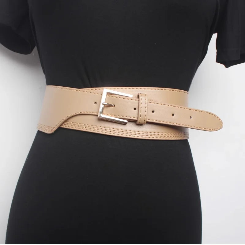 Fivela metálica robusta do Cinto Eleg Max Corset com acabamento luxuoso